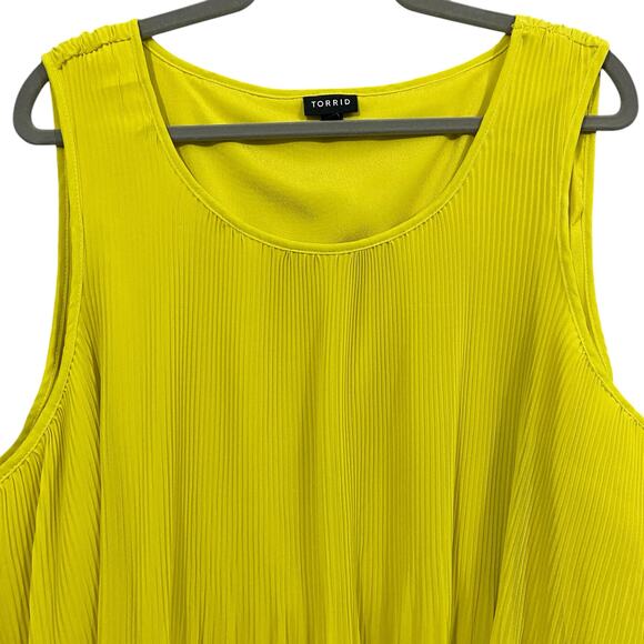 Torrid Yellow Pleated Top 3X - Picture 3 of 8